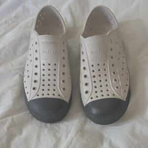 Native Kids Water Shoes in Cream and Black